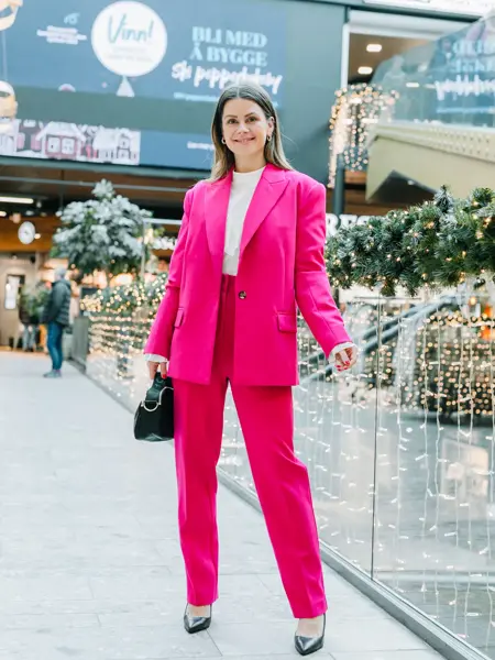 Dame i antrekk til nyttårsaften