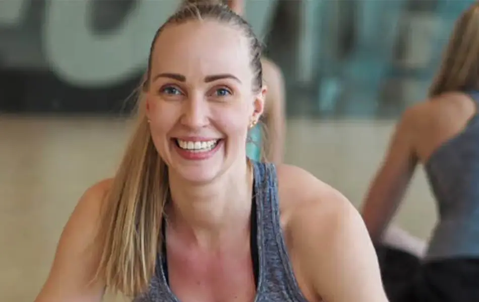 Dame med treningsklær