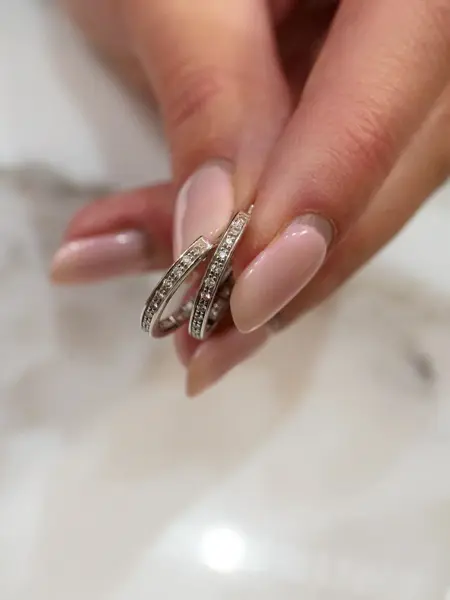 Diamantøredobber fra Maanestend