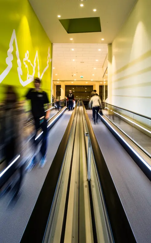 Rulletrapp med kunder på AMFI Elverum