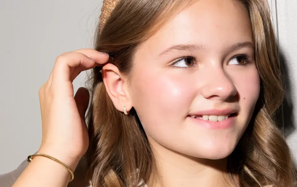 Armbånd og øredobber fra Glitter.