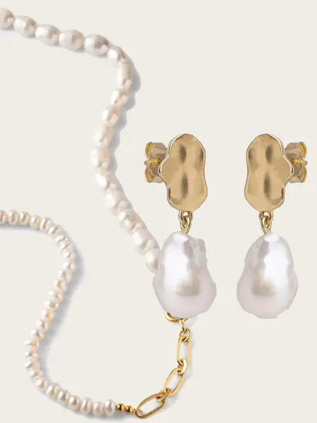 perlekjede og perleøredobber