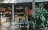 Thon Senter Pyramiden, kafé inne på senteret.