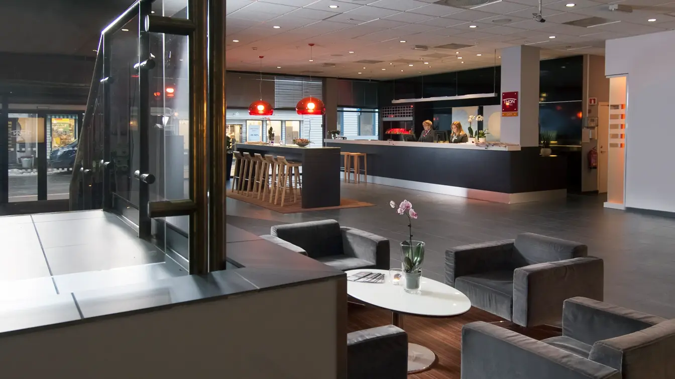 Sittegruppe i lobby til Thon Hotel Kristiansand