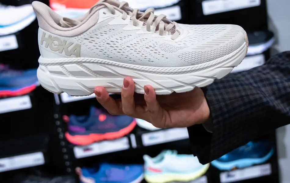 Løpesko fra Hooka og treningstøy fra Anton Sport