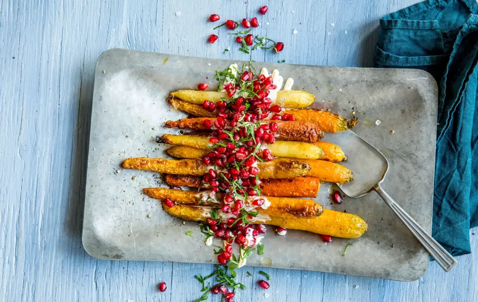 ovnsbakte gulrøtter på et fat