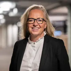 Portrett ansatte og ansatt på jobb