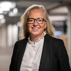 Portrett ansatte og ansatt på jobb