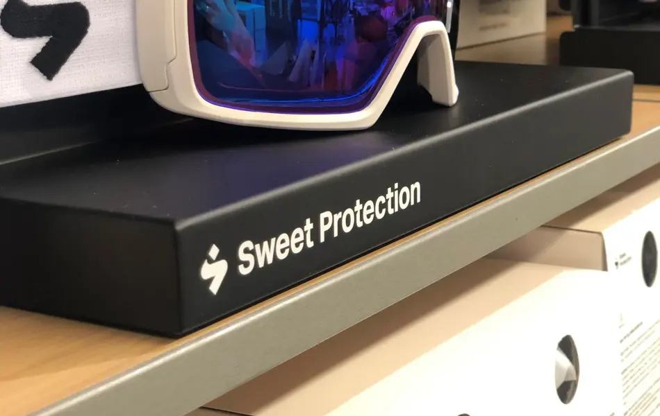 hvite slalombriller fra merket sweet protection