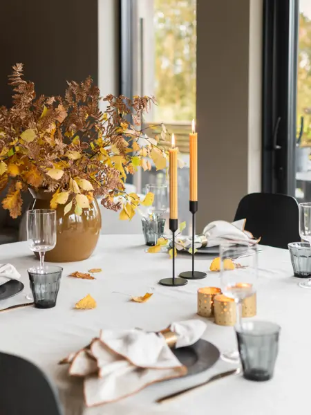 Tildekket bord til høsten