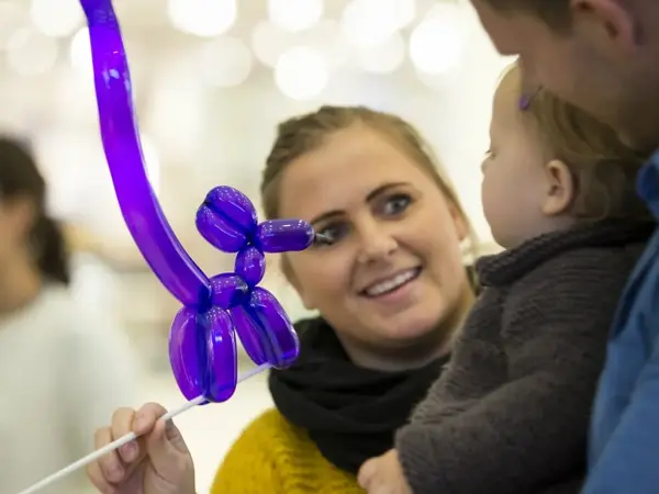 barn og ballong