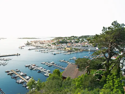 Arendal-Oversikt-Båthavn-Sommer-Sørlandet