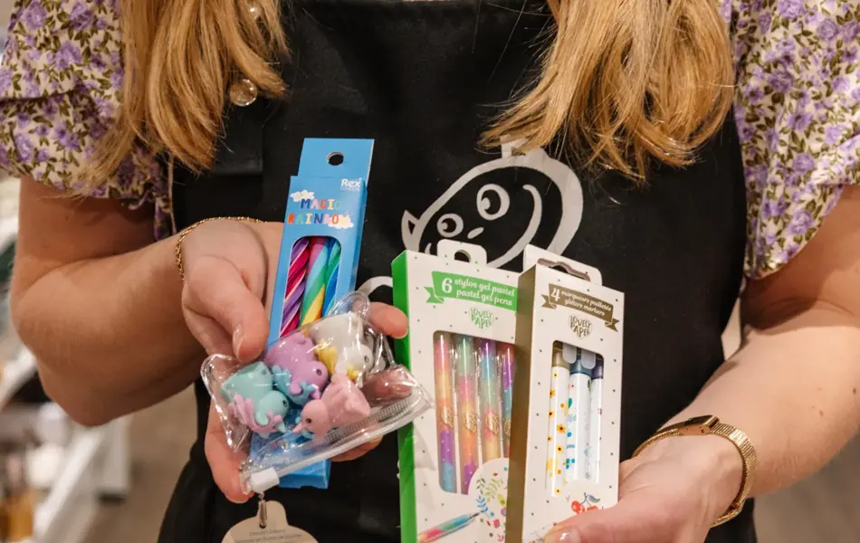 dame holder skolesaker