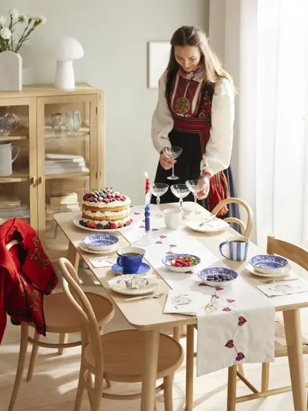 Tildekket bord til 17. mai