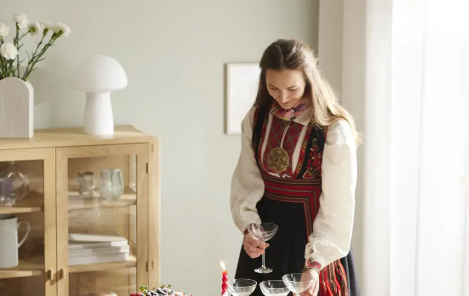 Tildekket bord til 17. mai