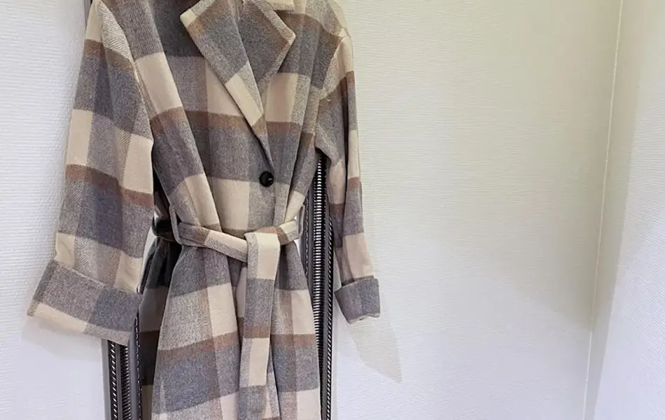 Kåpe som henger på en henger i prøverom