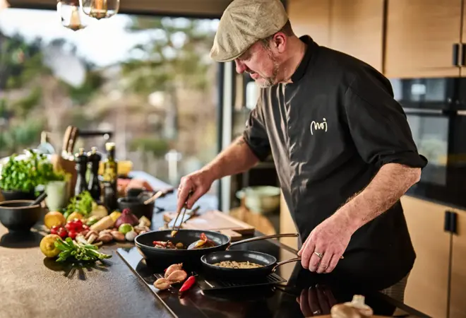 kitchn-modern-house-stekepannesett-uke02-3.2