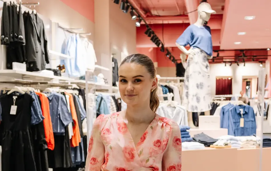 Dame med sommerkjole