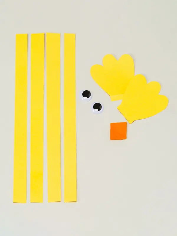 Fire gule papirstriper, to øyne og øvrige ark i gul og oransje