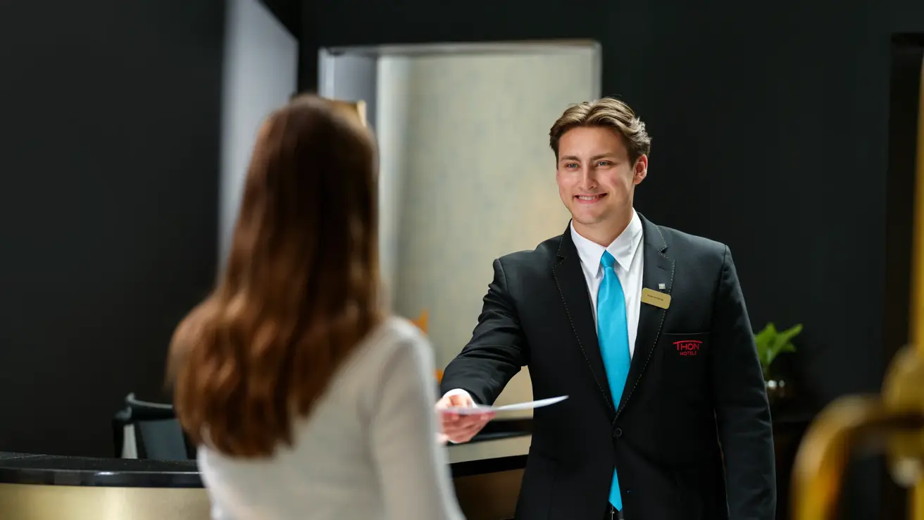 Fotoshoot av medarbeidere på Thon Hotels, på oppdrag av HR til rekruttering. Men kan brukes utover dette formål.