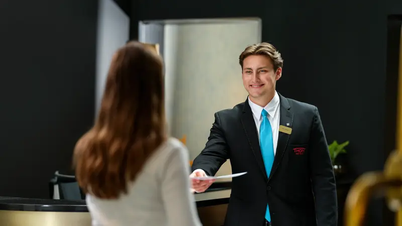 Fotoshoot av medarbeidere på Thon Hotels, på oppdrag av HR til rekruttering. Men kan brukes utover dette formål.