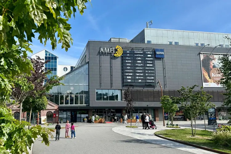 Hos oss er det massevis å finne på hele året!
Du trenger faktisk ikke å reise hjem igjen...