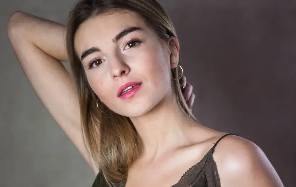 2025-10-22_vinterens_mote_til_dame_blonder1_3.4