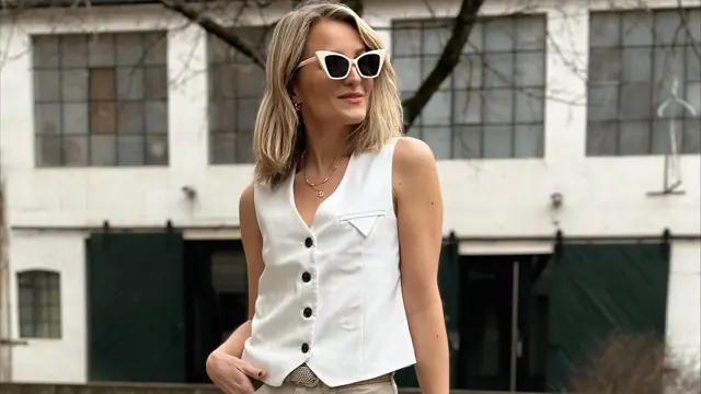 dame i vest og kule solbriller fra deguy