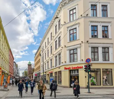 Gågaten Karl Johans gate i Oslo 