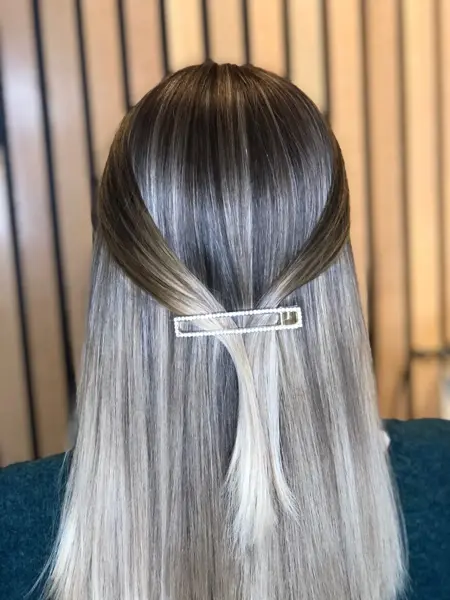 hårspenne hos luggen