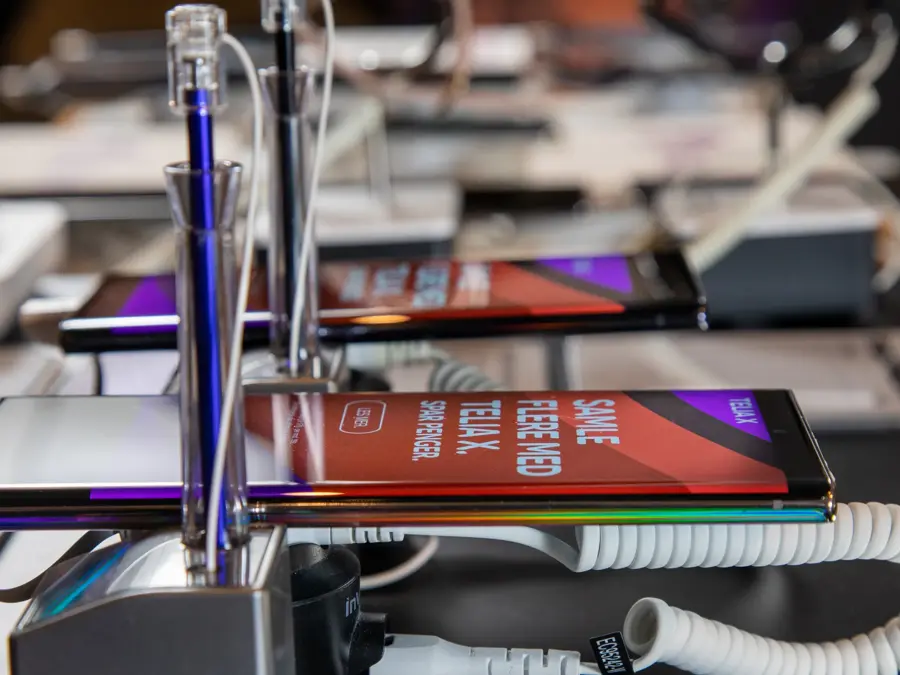 Telefoner ligger til utstilling hos Telia 