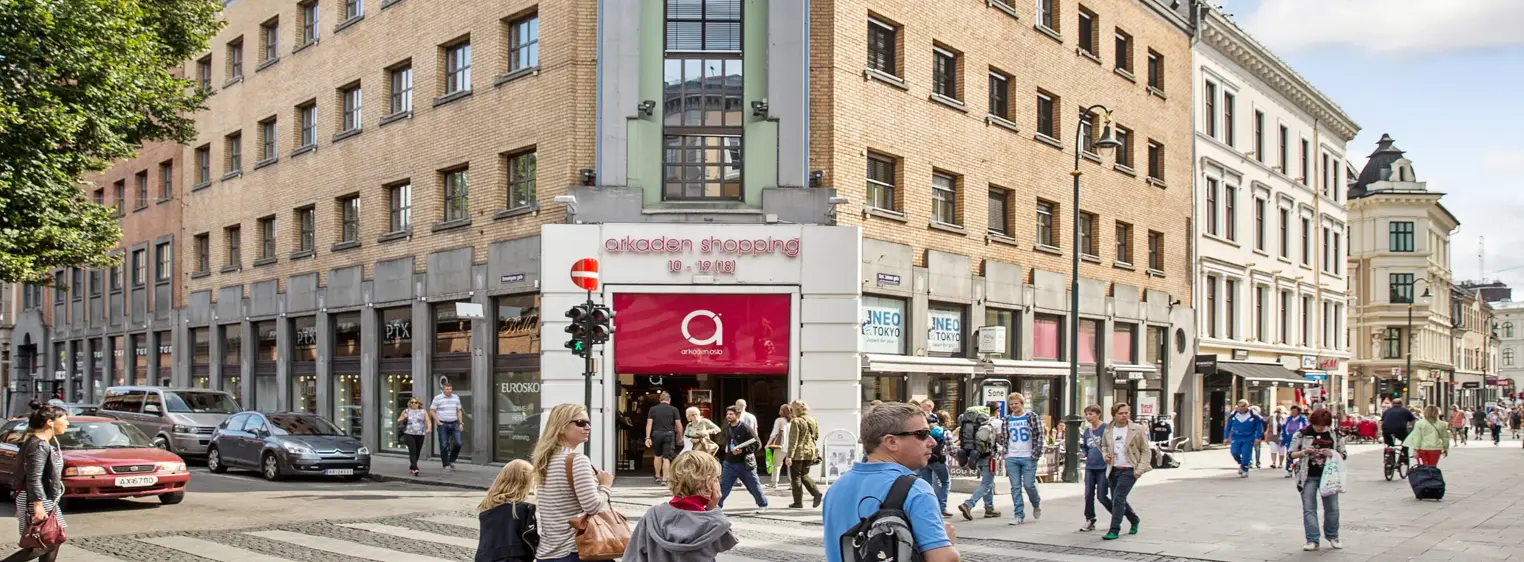 Fasadebilde av Arkaden Shopping ved inngangen til senteret