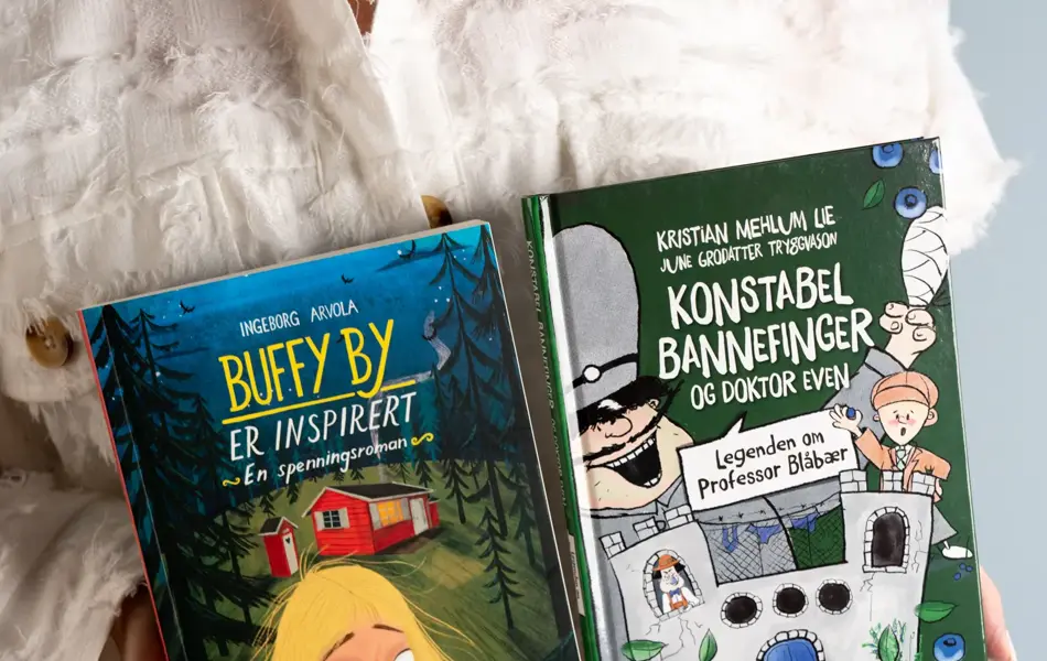 Dame som holder to barnebøker