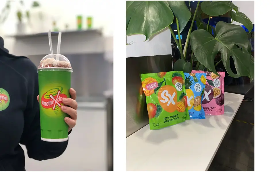 bilde av ansatt hos smoothiexchange som holder smoothie